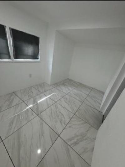 Photo 4 of 28 of home located at 6900 Ulmerton Rd Largo, FL 33771