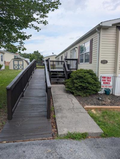 Photo 2 of 11 of home located at 378 Vine Circle Martinsburg, WV 25403