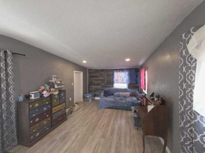 Photo 4 of 13 of home located at 2500 52nd Ave N Saint Petersburg, FL 33714