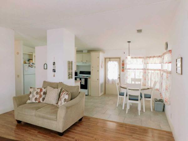 1990 Fleetwood Manufactured Home