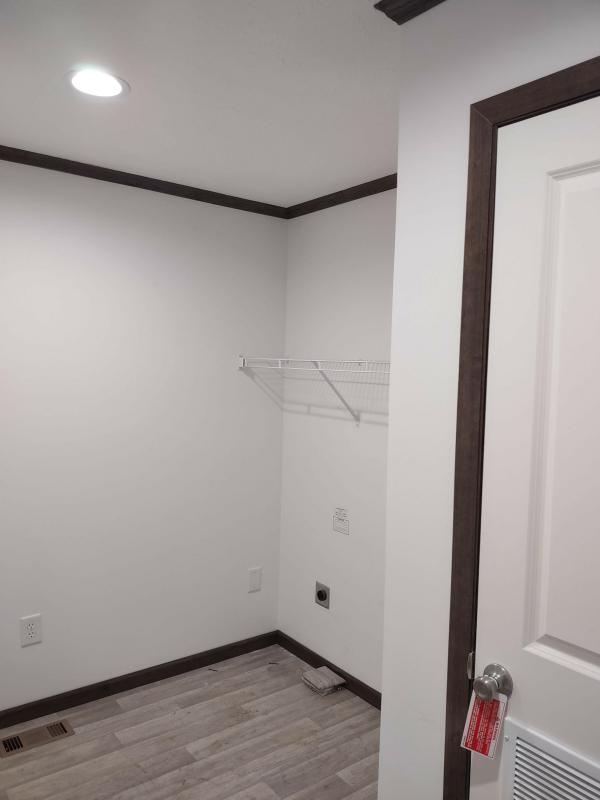 2025 Colony 298
 Mobile Home For Sale