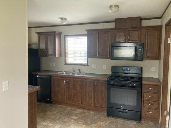 Photo 1 of 2 of home located at 46169 Antoine, Site #527 Macomb, MI 48044