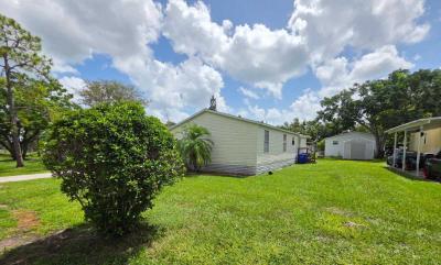 Photo 2 of 22 of home located at 1769 White Cloud Ave Apopka, FL 32712