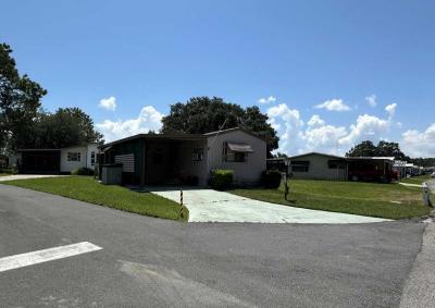 Photo 2 of 10 of home located at 2 Pearl Dr Eustis, FL 32726