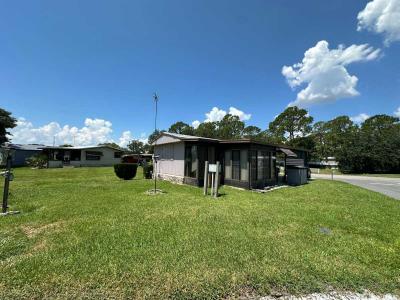 Photo 3 of 10 of home located at 2 Pearl Dr Eustis, FL 32726