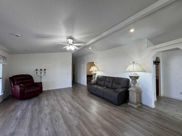 2004 Skyline OAKMANOR Mobile Home