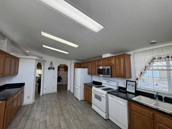 2004 Skyline OAKMANOR Mobile Home