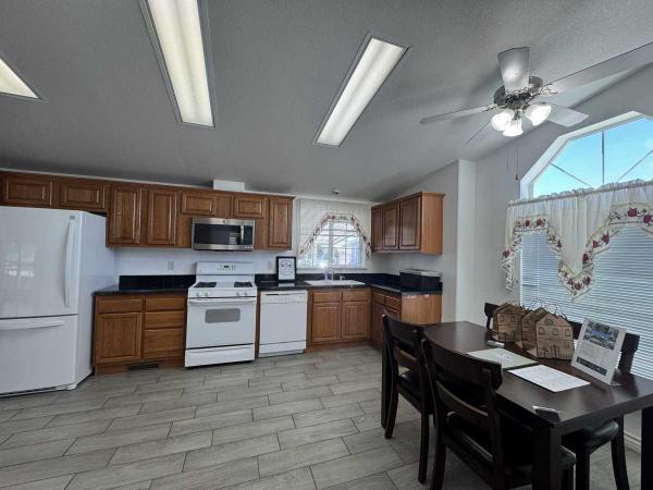 2004 Skyline OAKMANOR Mobile Home