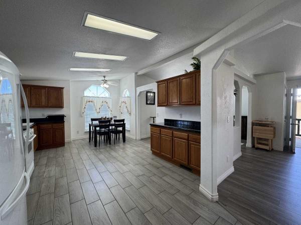 2004 Skyline OAKMANOR Mobile Home