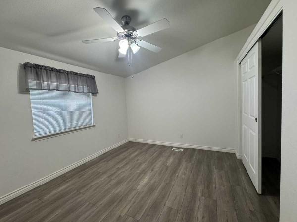 2004 Skyline OAKMANOR Mobile Home