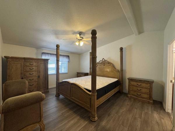 2004 Skyline OAKMANOR Mobile Home