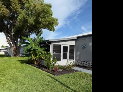 Photo 5 of 33 of home located at 5200 28th St N Saint Petersburg, FL 33714