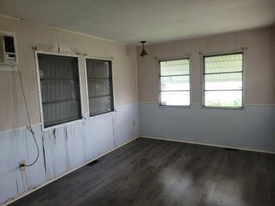 Photo 2 of 16 of home located at 32 Lakeview Dr Palmetto, FL 34221