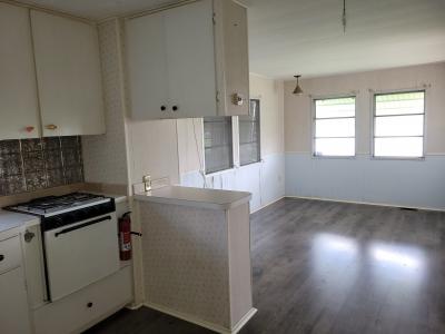 Photo 4 of 16 of home located at 32 Lakeview Dr Palmetto, FL 34221