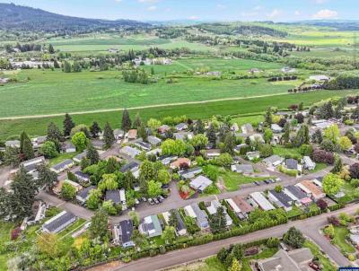 Photo 4 of 12 of home located at 5055 NE Elliott Circle, #198 Corvallis, OR 97330
