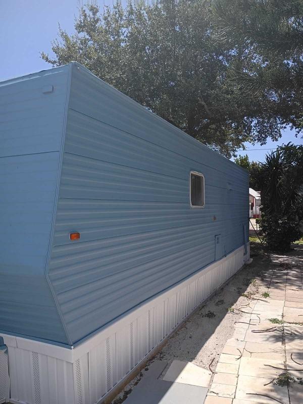 Photo 1 of 2 of home located at 4788 Griffin Rd Ftlauderdale, FL 33312