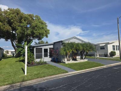 Photo 4 of 33 of home located at 5200 28th St N Saint Petersburg, FL 33714