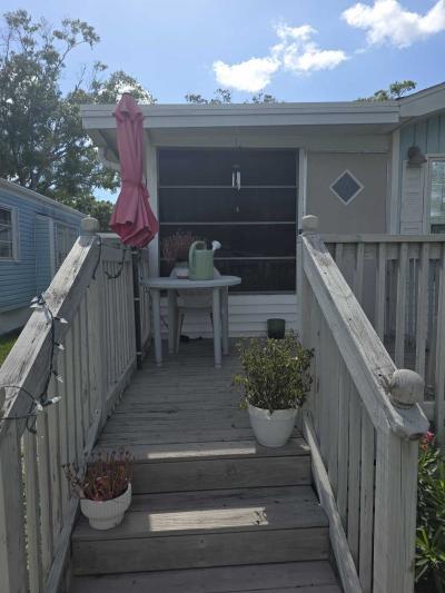 Photo 5 of 27 of home located at 6900 Ulmerton Rd Largo, FL 33771