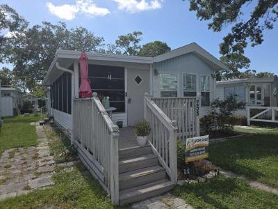 Photo 4 of 27 of home located at 6900 Ulmerton Rd Largo, FL 33771