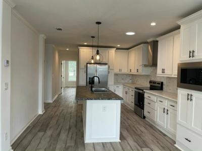 Photo 2 of 20 of home located at 107 Country Club Dr. Plant City, FL 33565