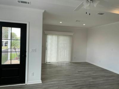Photo 4 of 20 of home located at 107 Country Club Dr. Plant City, FL 33565