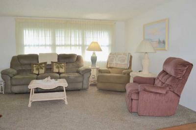 Photo 3 of 8 of home located at 825 Ixora Circle Venice, FL 34285