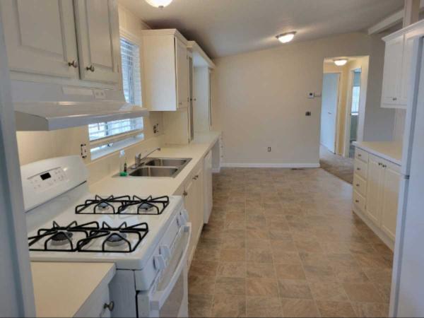 OAK MANOR OKM6511E Manufactured Home