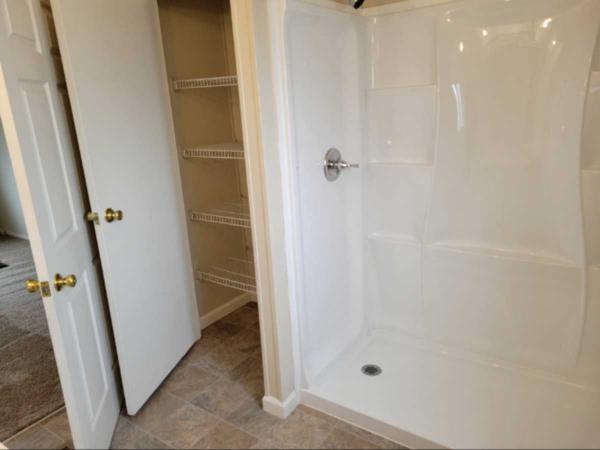OAK MANOR OKM6511E Manufactured Home