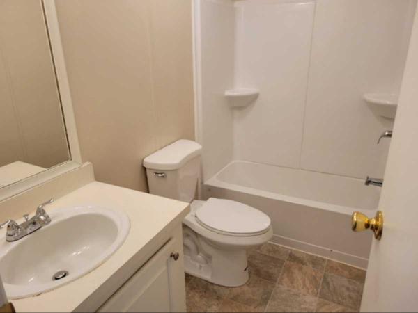 OAK MANOR OKM6511E Manufactured Home