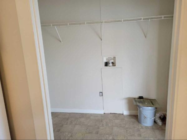 OAK MANOR OKM6511E Manufactured Home