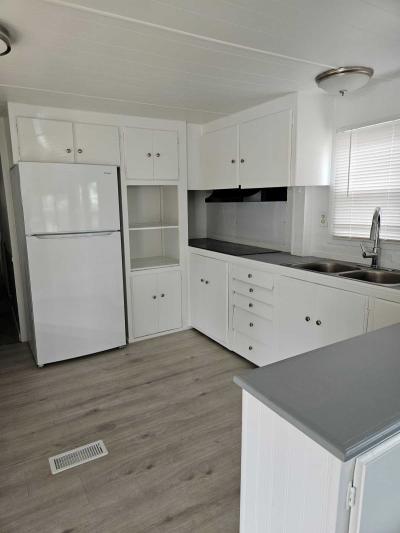 Photo 4 of 10 of home located at 16901 SE Division Street #42 Portland, OR 97236