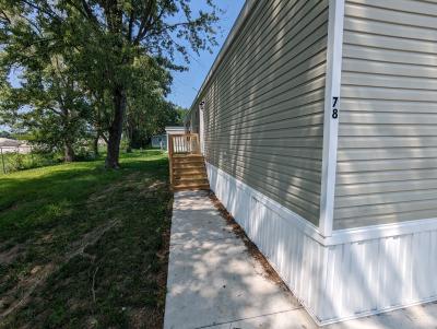 Photo 3 of 21 of home located at 78 Loraine Drive Galesburg, IL 61401