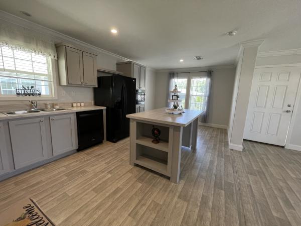 2021 Champion SIG3482C Mobile Home