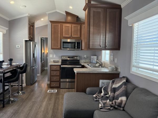 2021 Chariot Eagle 360EG12352B Mobile Home