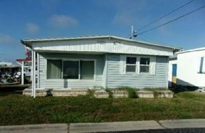 Photo 4 of 8 of home located at 508 44th Ave. E. Lot E-31 Bradenton, FL 34203