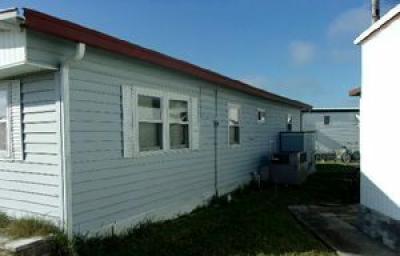 Photo 5 of 8 of home located at 508 44th Ave. E. Lot E-31 Bradenton, FL 34203