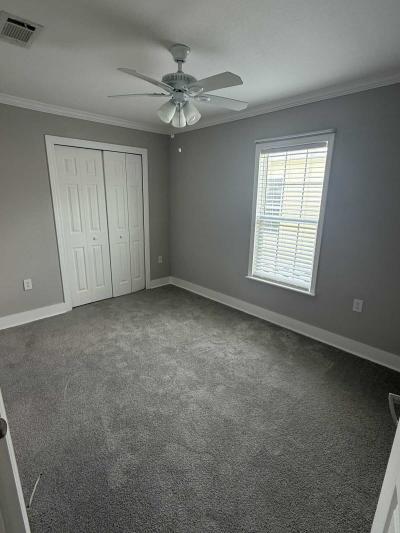 Photo 5 of 14 of home located at 701 Aqui Esta Dr #197 Punta Gorda, FL 33950