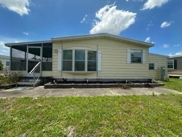 Photo 1 of 2 of home located at 7000 20th St. Lot 917 Vero Beach, FL 32966