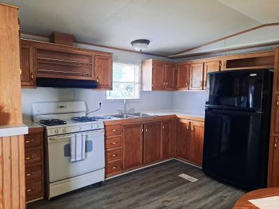 Photo 4 of 8 of home located at 41 Village Ct. Mediapolis, IA 52637