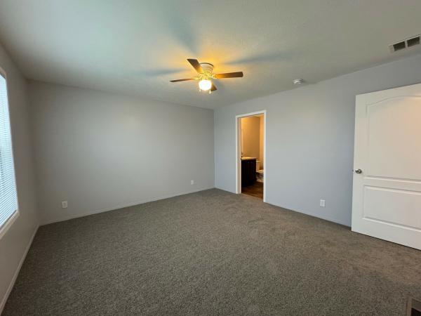 2019 CHAMPION RA2856207 Mobile Home