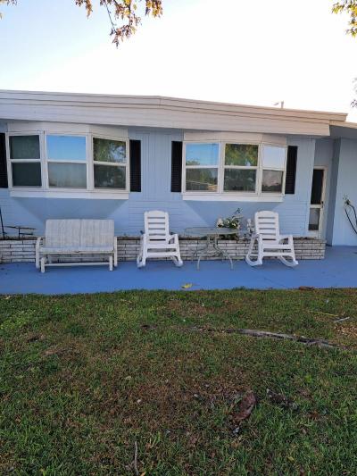 Photo 5 of 19 of home located at 620 57th Avenue West Bradenton, FL 34207