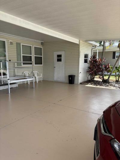 Photo 2 of 33 of home located at 3222 Sunset Oaks Dr. Plant City, FL 33563