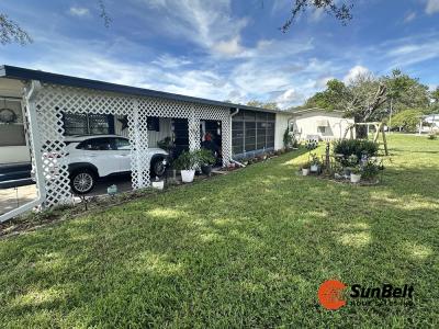 Photo 2 of 27 of home located at 158 Azalea Drive Fruitland Park, FL 34731