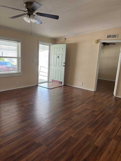 Photo 5 of 33 of home located at 3222 Sunset Oaks Dr. Plant City, FL 33563