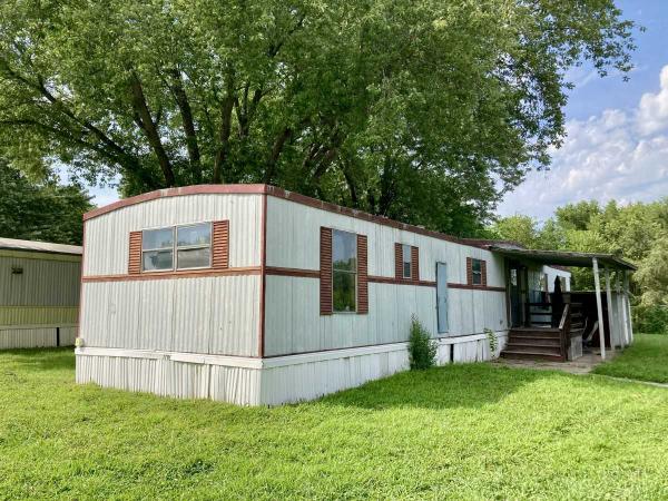Photo 1 of 2 of home located at 1706 Essex Dr Waterloo, IA 50703