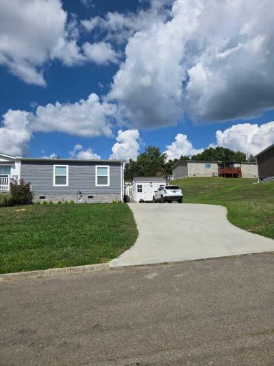 Photo 2 of 26 of home located at 113 Hubbard Circle Clinton, TN 37716