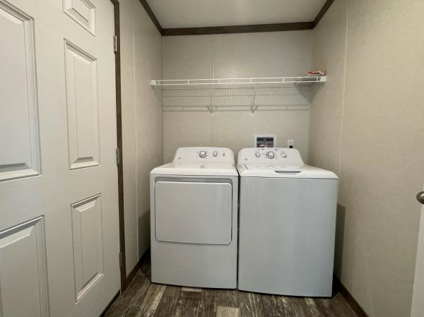 2023 Clayton 95PLH28523B Mobile Home
