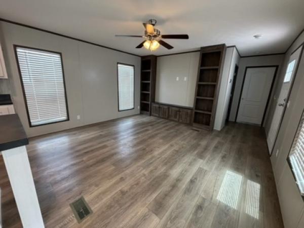 2023 31RSV16682XH23  Home