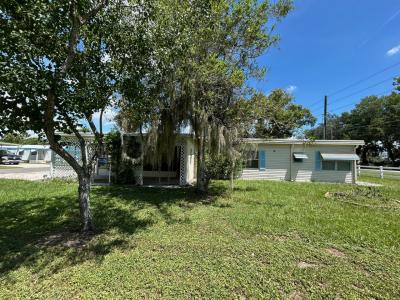 Photo 4 of 23 of home located at 85 Rose Drive Fruitland Park, FL 34731