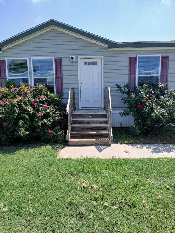 Photo 1 of 2 of home located at 2201 E. Macarthur Rd. Lot B-16 Wichita, Ks 67216 Wichita, KS 67216